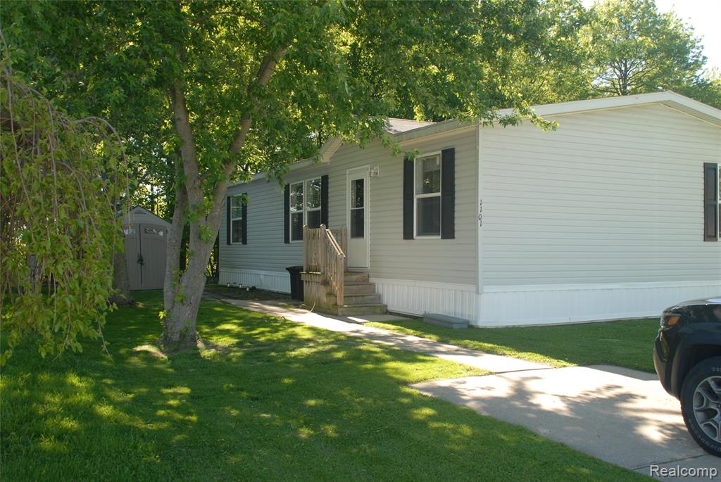 1101 Forest Lane, Columbus, MI — Photo 2