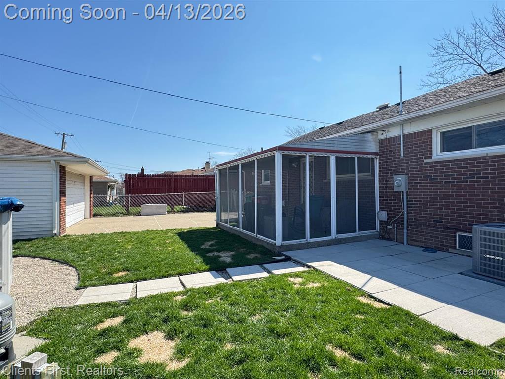 18047 Holland Avenue, Eastpointe, MI 48021 — Photo 10