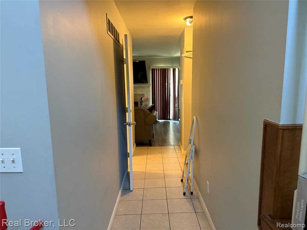 42575 Walnut Street, Clinton Twp, MI 48036 — Photo 5