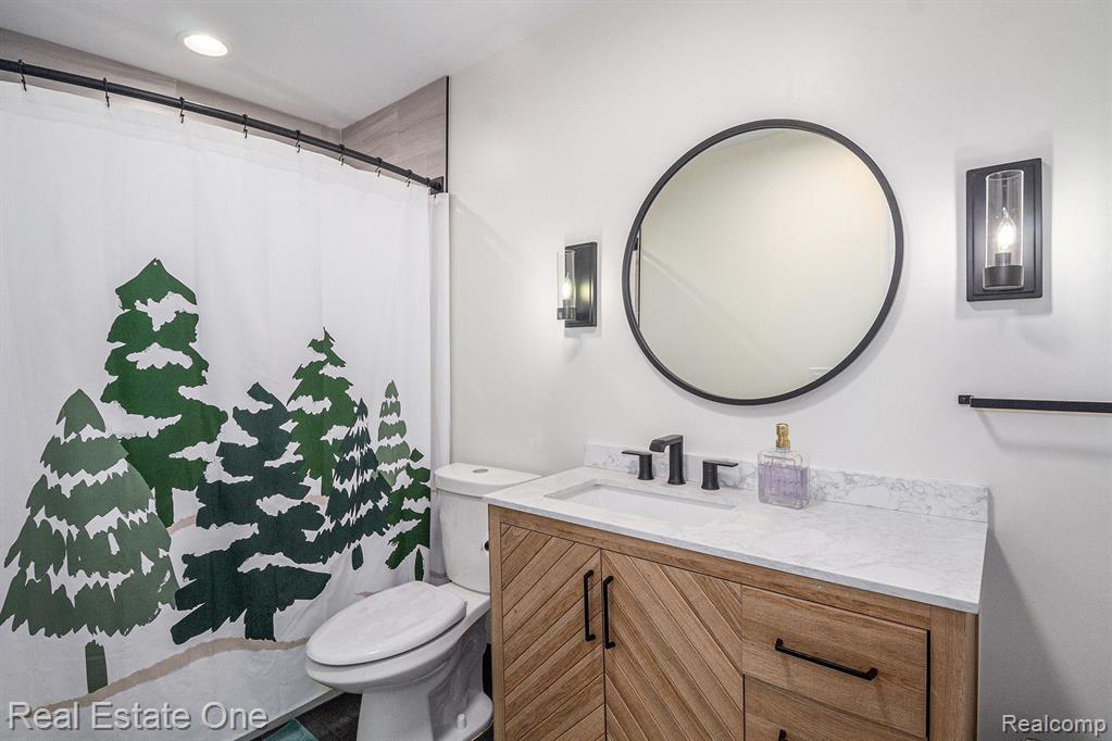 8155 Sheraton Park Drive, Fenton, MI 48430 — Photo 32