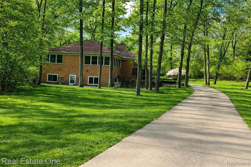 27634 Wellington Street, Farmington, MI 48334 — Photo 2