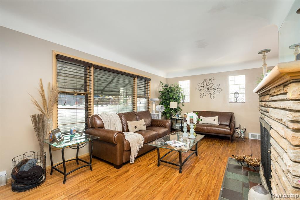 392 Cambridge Drive, Mount Clemens, MI 48043 — Photo 14