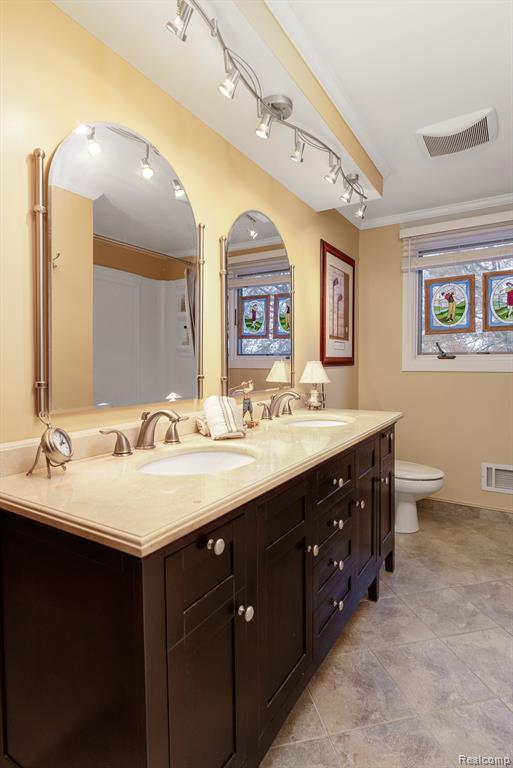 682 Heritage Lane S, Rochester Hills, MI 48309 — Photo 31