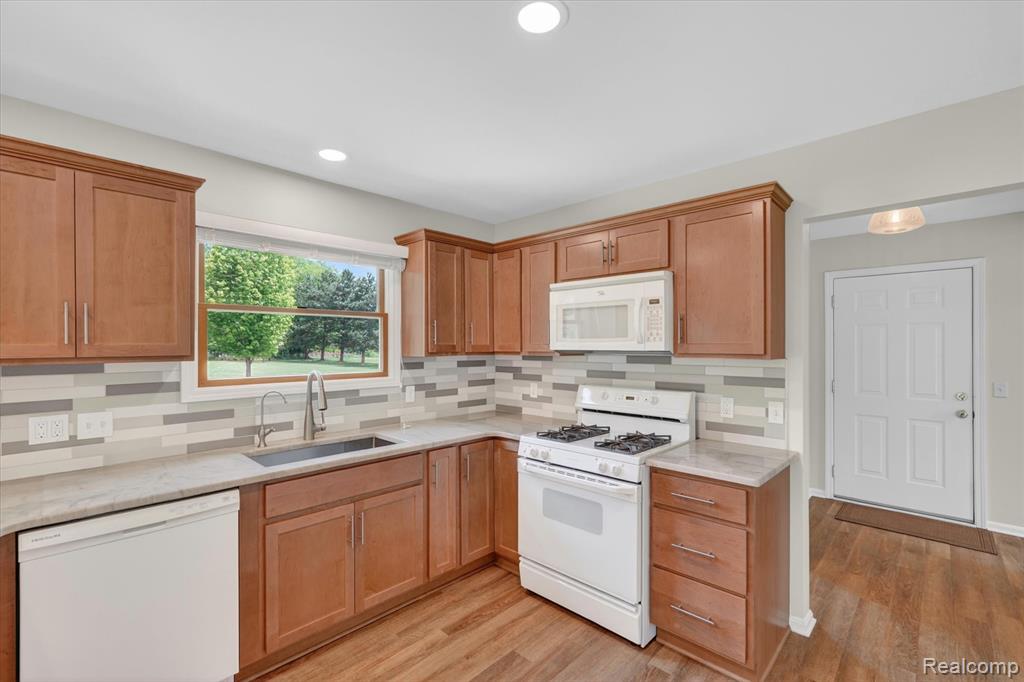 2724 Ore Valley Drive, Hartland, MI 48353 — Photo 17