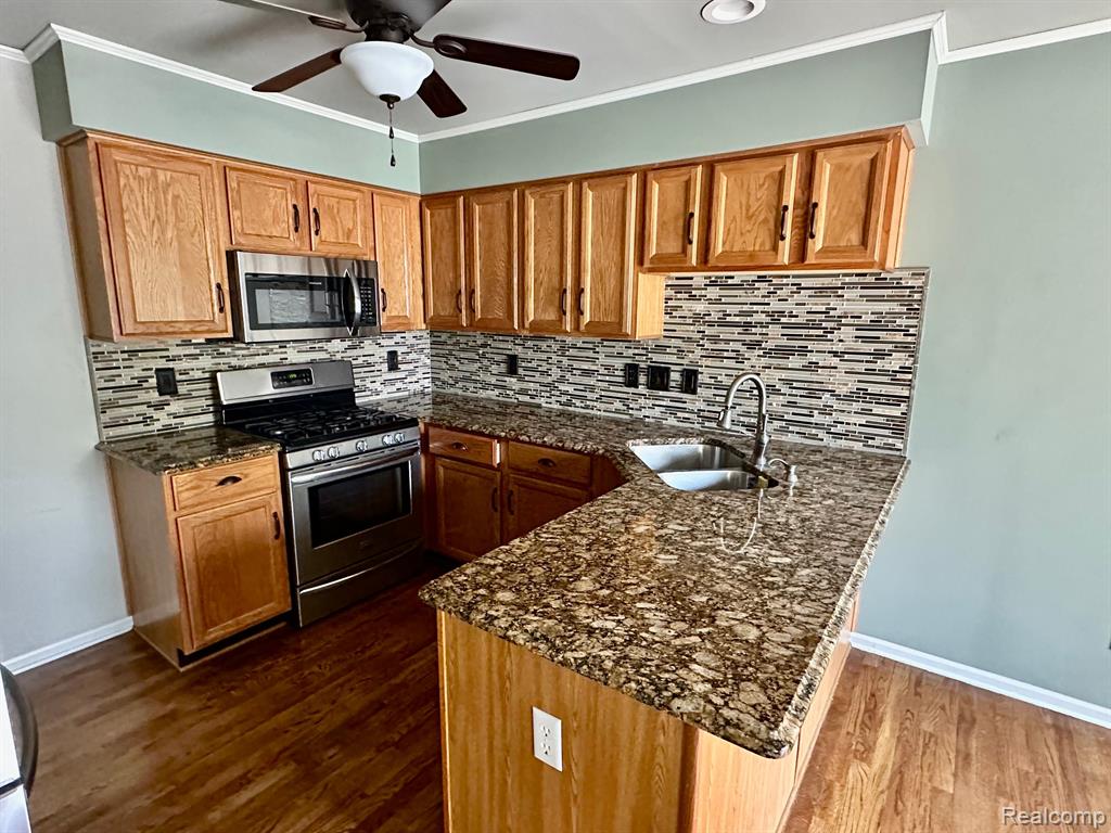 1900 HAWKS NEST Court, 60, Canton, MI 48188 — Photo 10