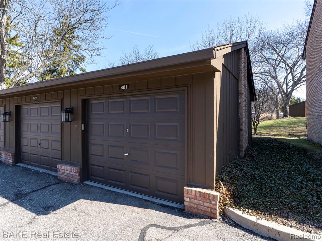 881 Greenhills Drive, Ann Arbor, MI 48105 — Photo 10