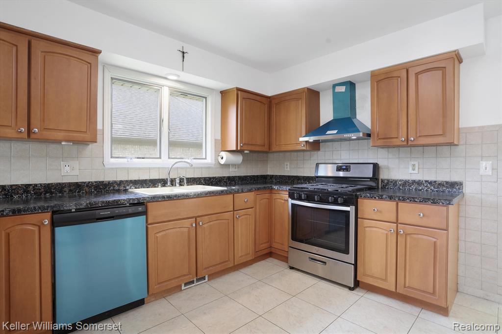 51488 BLUE SPRUCE Drive, Macomb, MI 48042 — Photo 18