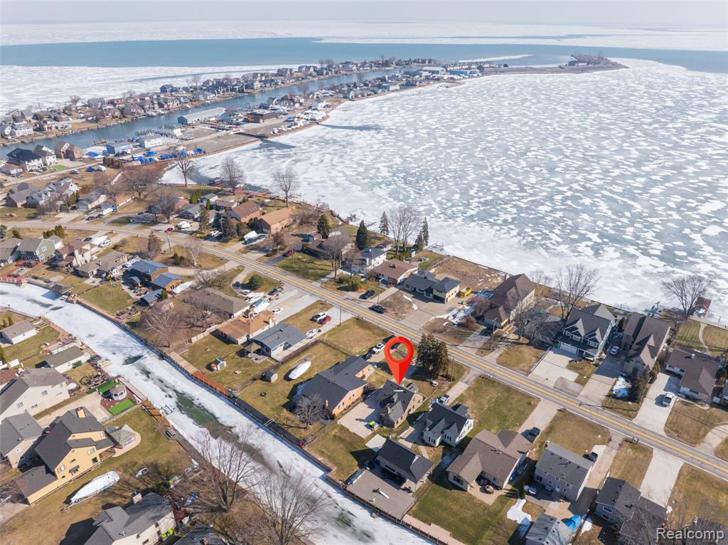 39401 Lakeshore Drive, Harrison Township, MI — Photo 2