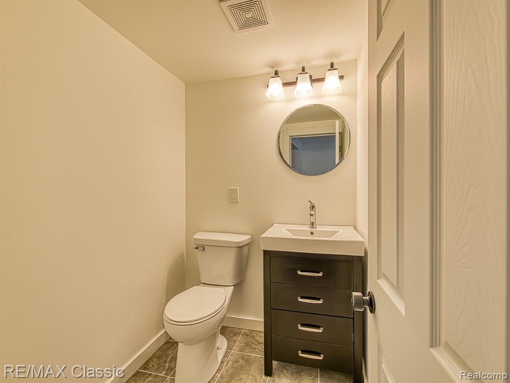 9509 Main Street, Whitmore Lake, MI 48189 — Photo 16