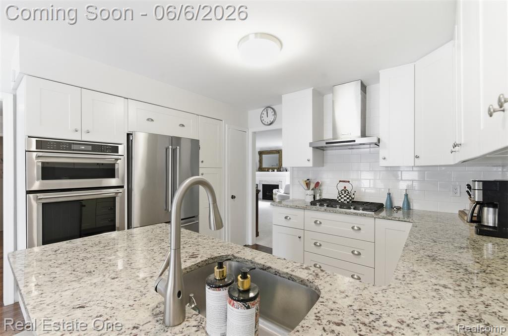 23910 Trailwood Court, 82, Bingham Farms, MI 48025 — Photo 9