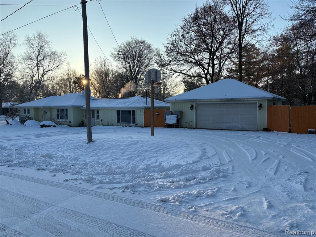 2374 Bradford Drive, Grand Blanc, MI 48507