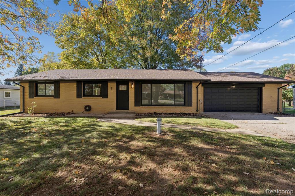 241 Raleigh Place, Lennon Vlg, MI 48449 — front exterior