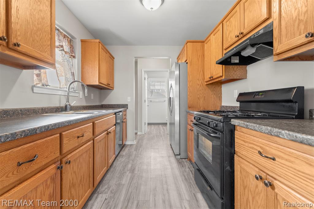 21025 Glen Lodge Road, Ferndale, MI 48220 — Photo 17