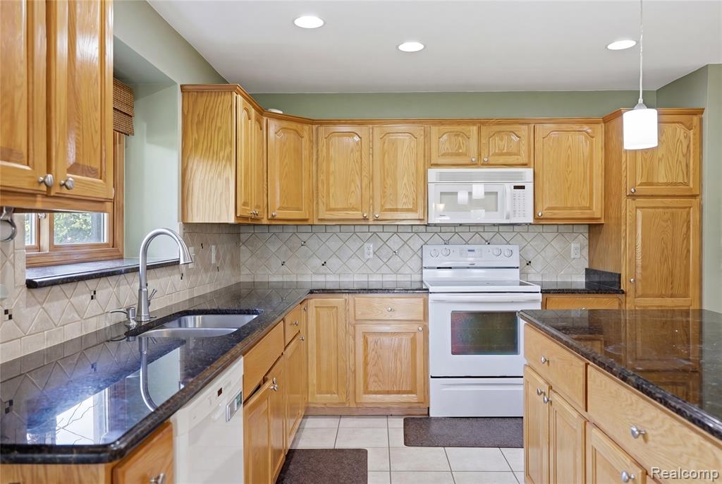 35724 Saint Clair Drive, New Baltimore, MI 48047 — Photo 13