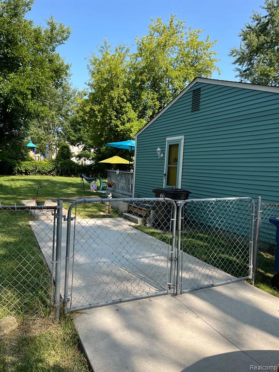 2183 HEMLOCK Drive, Ann Arbor, MI 48108 — Photo 21