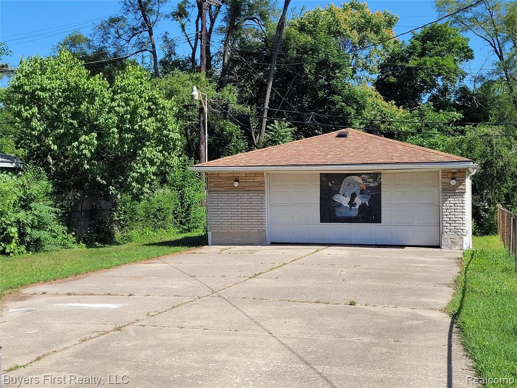8710 Albany Street, Oak Park, MI 48237 — Photo 24