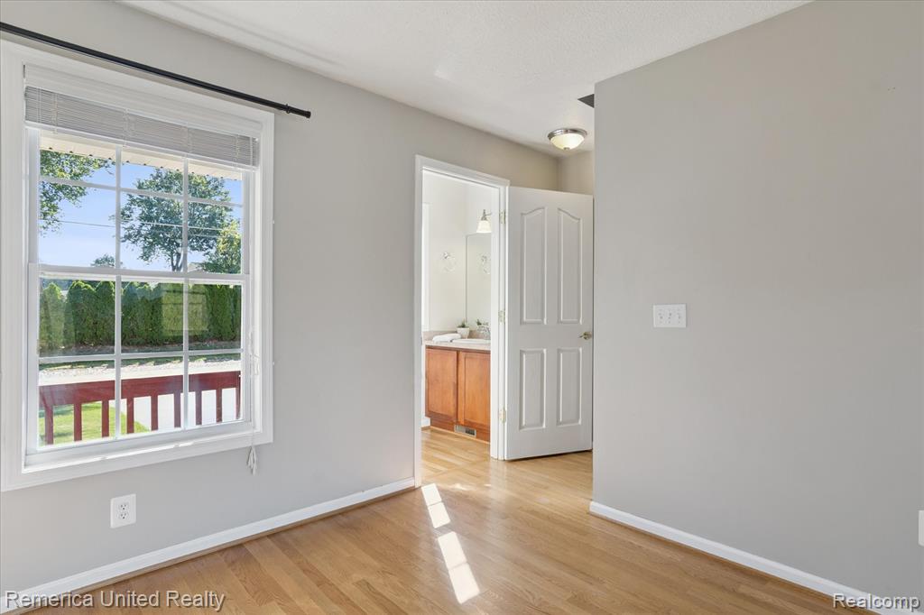 8474 Baudine Road, Pinckney, MI 48169 — Photo 9