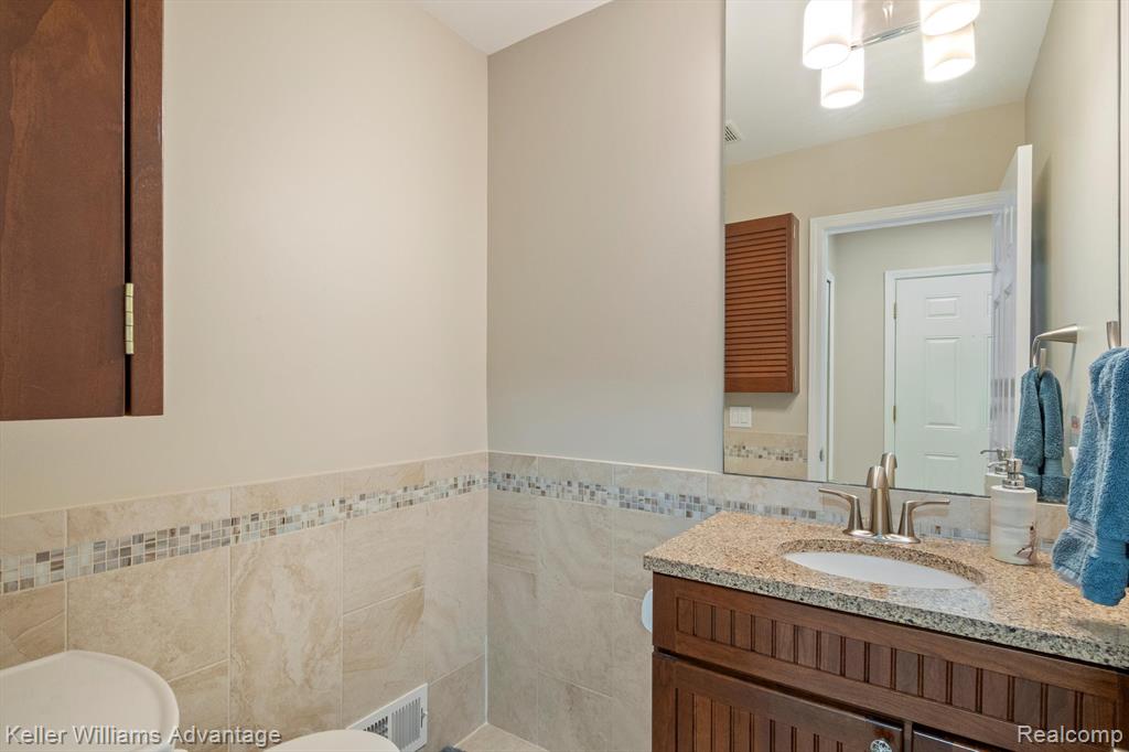 8518 CASCADE Street, Commerce Twp, MI 48382 — Photo 11