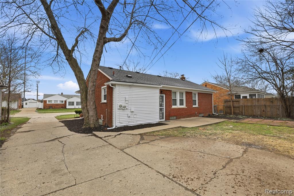 23509 Parklawn Street, Oak Park, MI 48237 — Photo 37