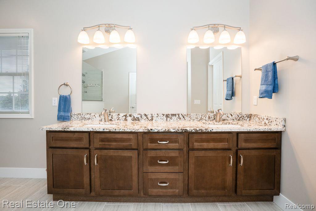 961 HOLLOW CORNERS, Rochester, MI 48307 — Photo 28