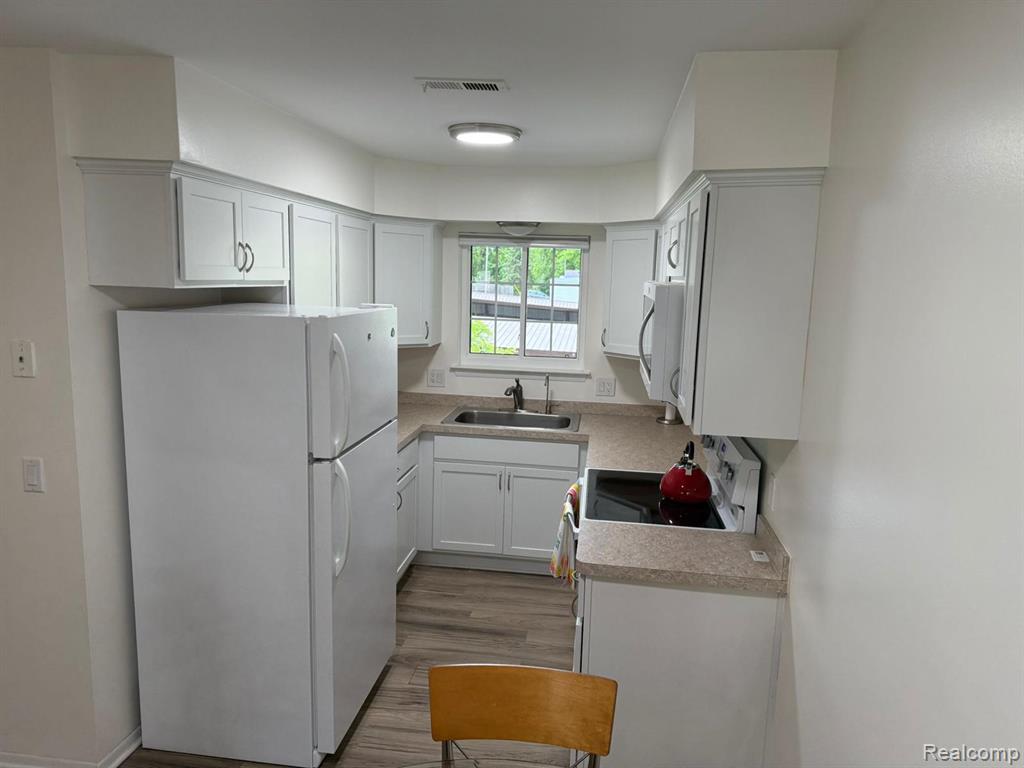 23414 Middlebelt Road, Farmington Hills, MI 48336 — Photo 9
