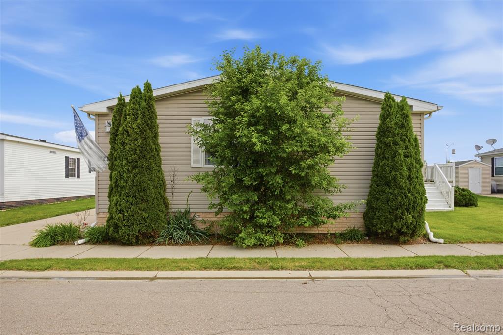 9857 Rembrandt Way, Fenton, MI 48430 — Photo 44