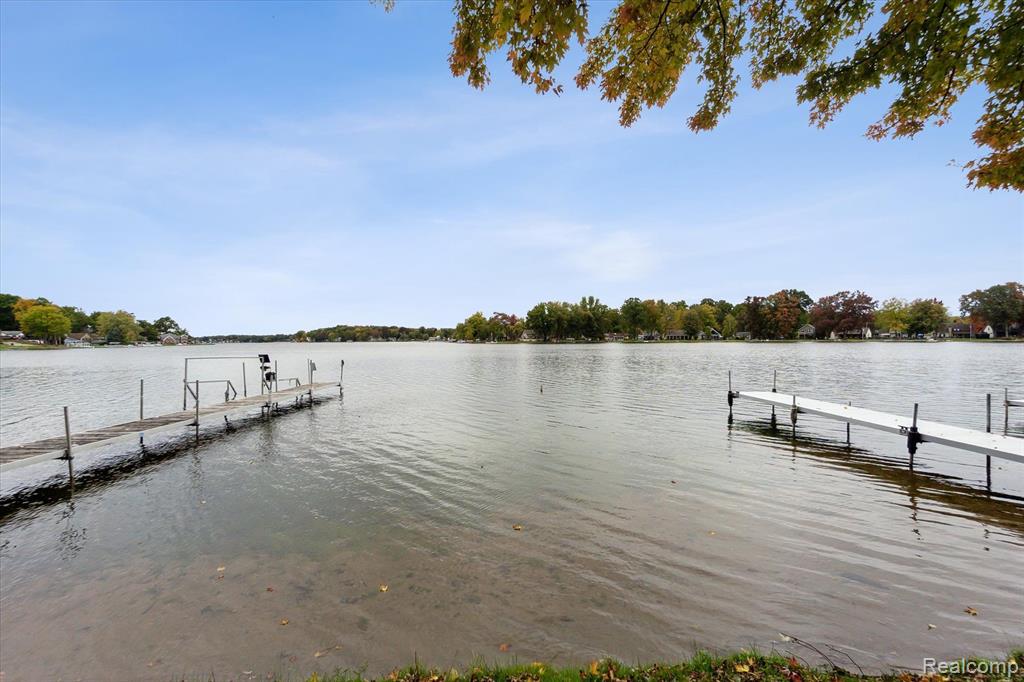 5630 Glen Echo Drive, Howell, MI 48843 — Photo 32
