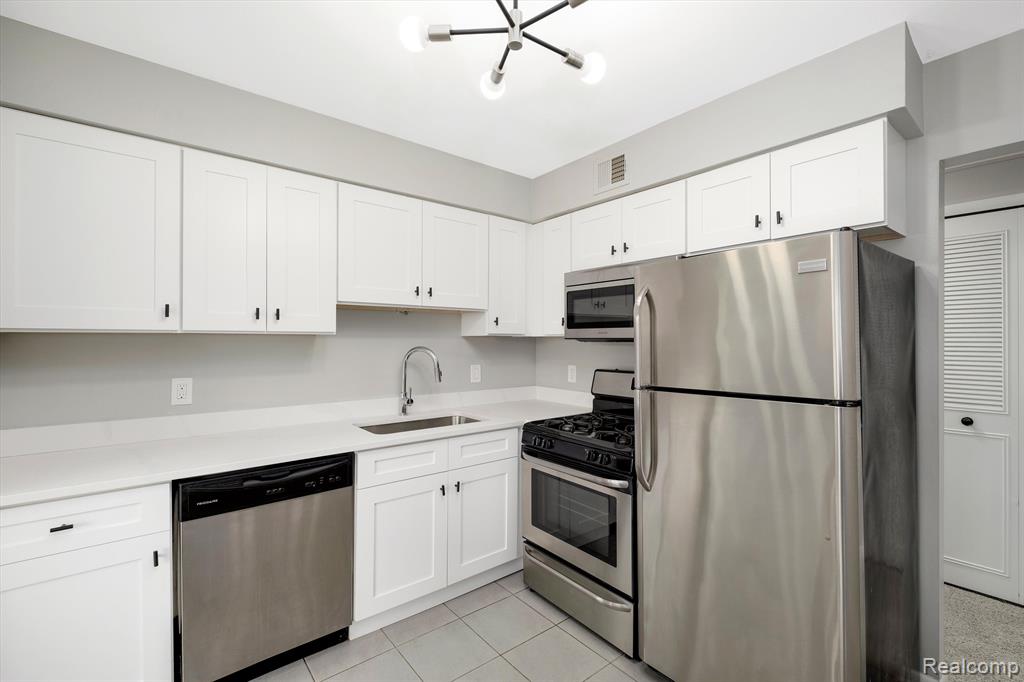 454 Fox Hills N Drive, 5, Bloomfield Hills, MI 48304 — Photo 16