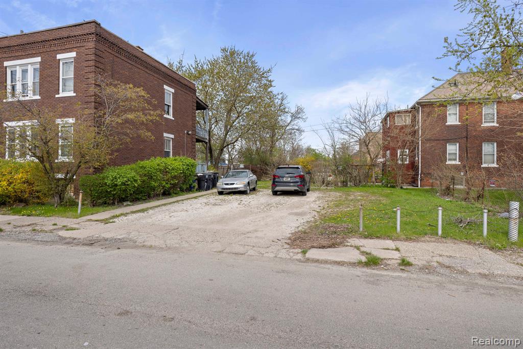 7334 WILDEMERE Street, Detroit, MI 48206 — Photo 4