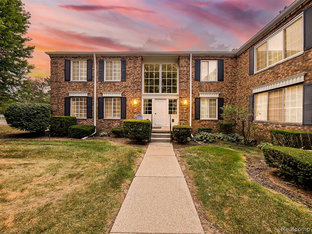 635 E Fox Hills Drive, Bloomfield Hills, MI 48304