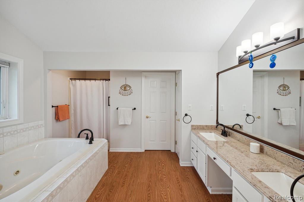 810 CARRINGTON Boulevard, Monroe, MI 48161 — Photo 27
