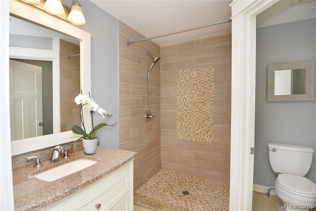 3800 Lakeview Boulevard, Orchard Lake Village, MI 48324 — Photo 17