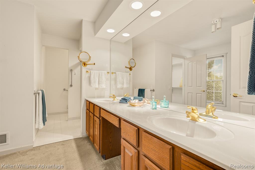 39542 VILLAGE RUN Drive, Northville, MI 48168 — Photo 17