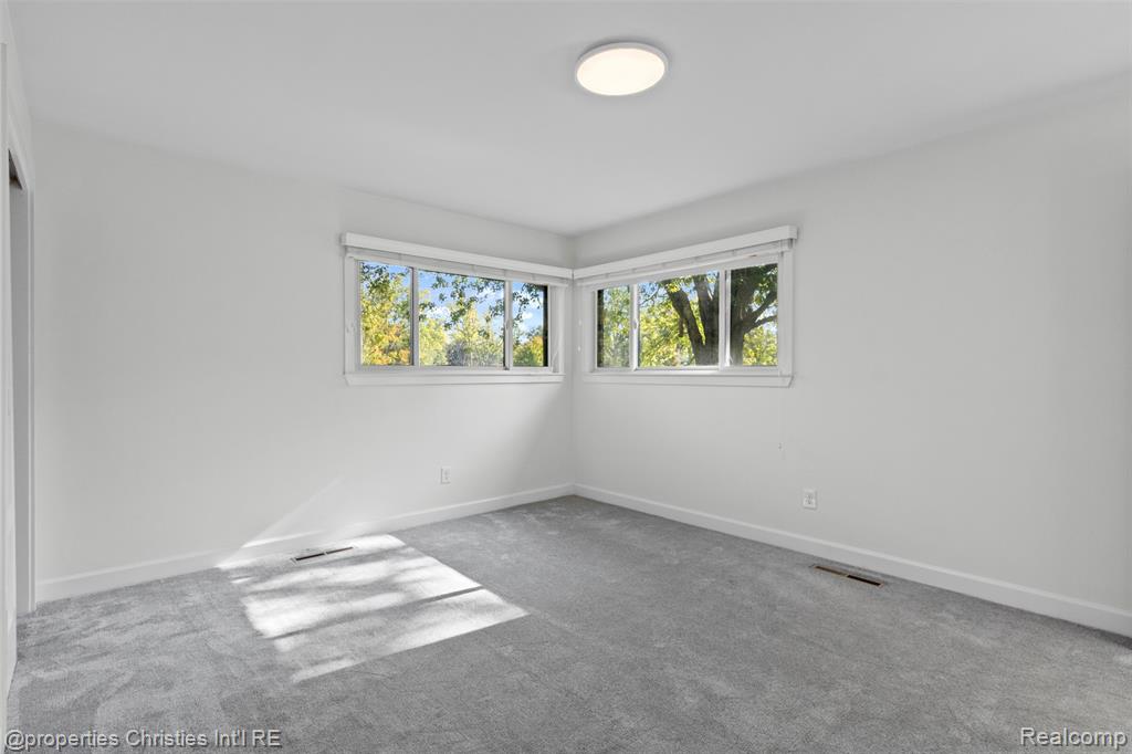 571 Yorkton Lane, Bloomfield Hills, MI 48304 — Photo 19