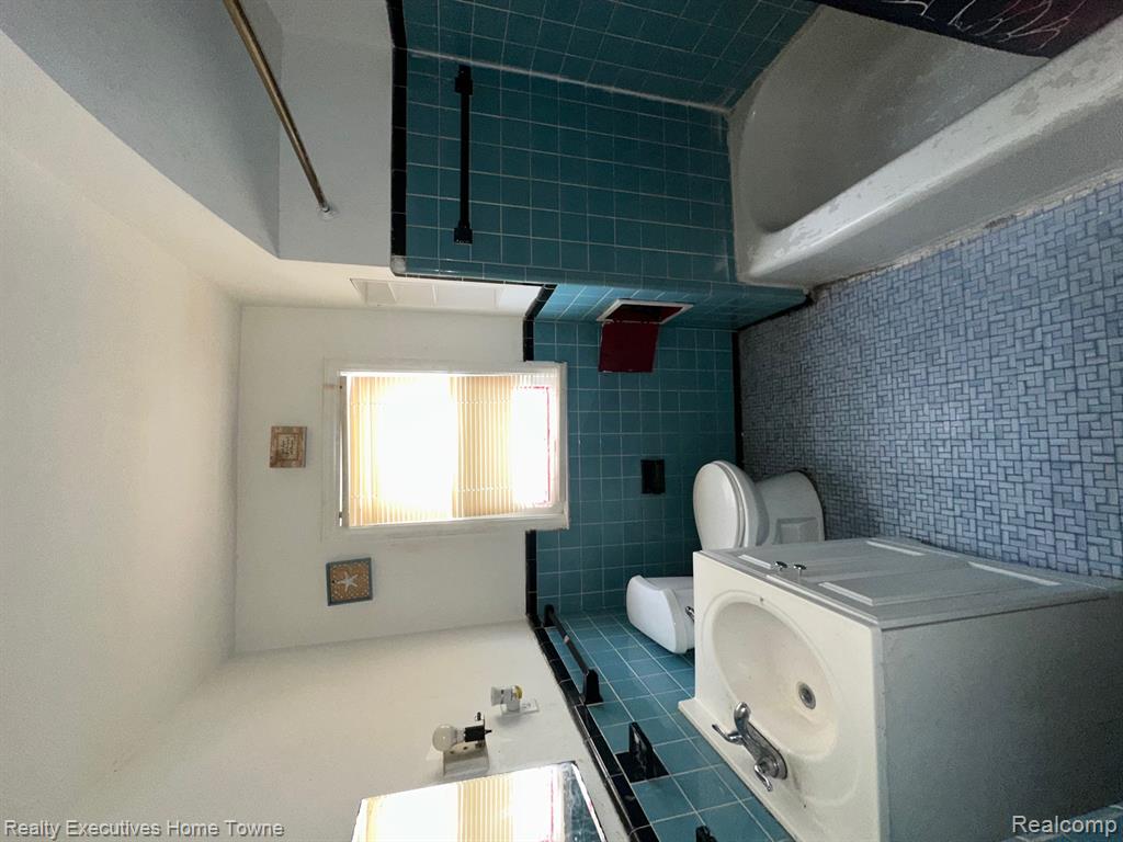 8068 Stahelin Avenue, Detroit, MI 48228 — Photo 8