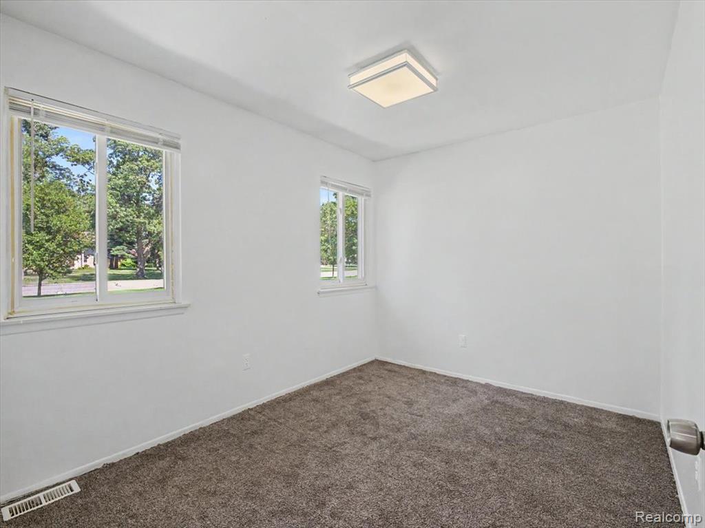 41957 Utica Road, Sterling Heights, MI 48313 — Photo 18
