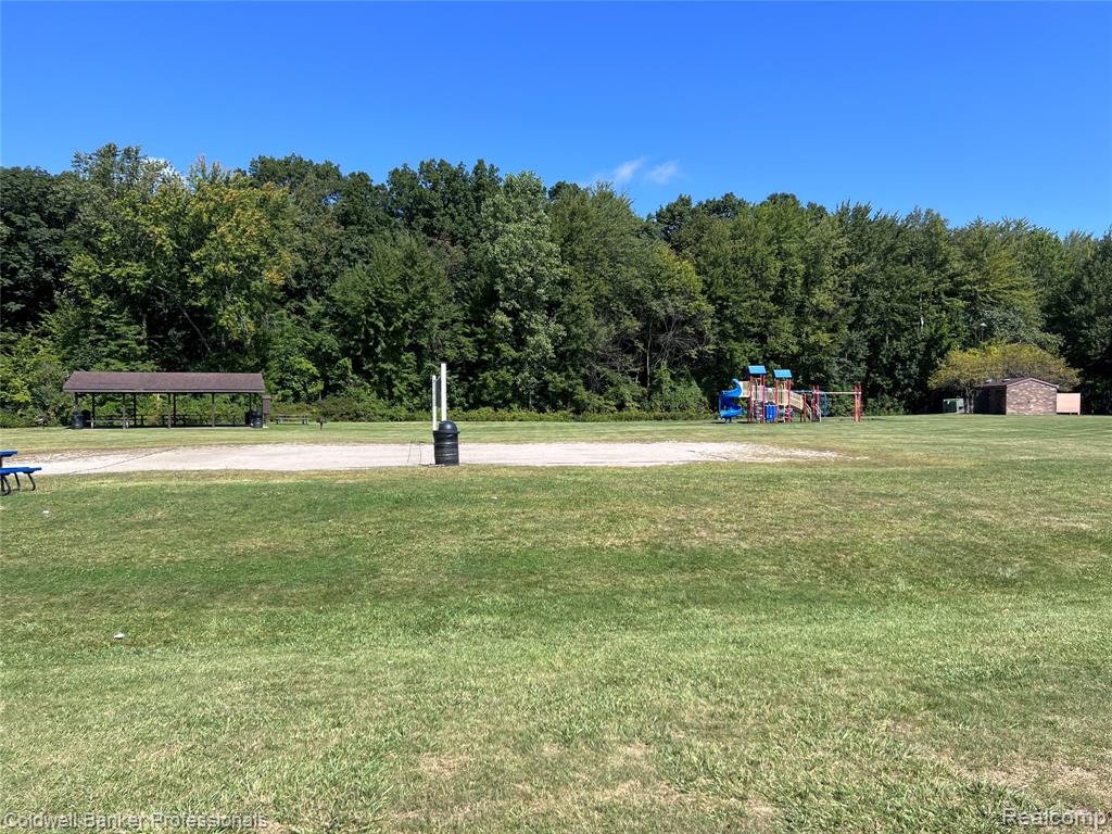 654 Chestnut Drive, Wixom, MI 48393 — Photo 27