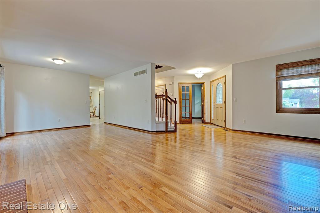 5370 Greenview Drive, Clarkston, MI 48348 — Photo 11