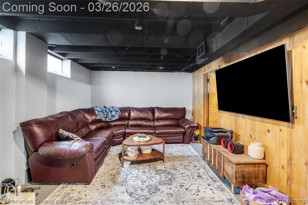 20631 Lochmoor Street, Harper Woods, MI 48225 — Photo 28
