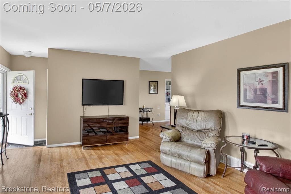 2732 Lacota Road, Waterford, MI 48328 — Photo 8