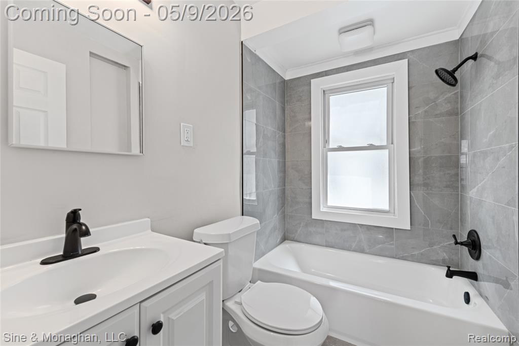 8845 Canyon Street, Grosse Pointe, MI 48236 — Photo 11