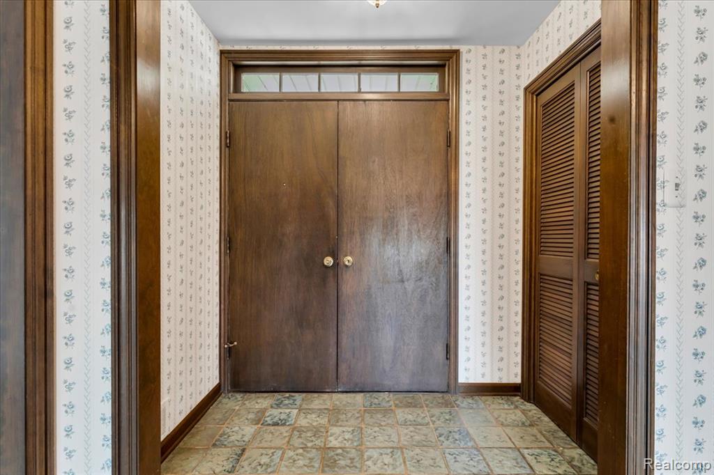 19010 Lacrosse Avenue, Lathrup Village, MI 48076 — Photo 4