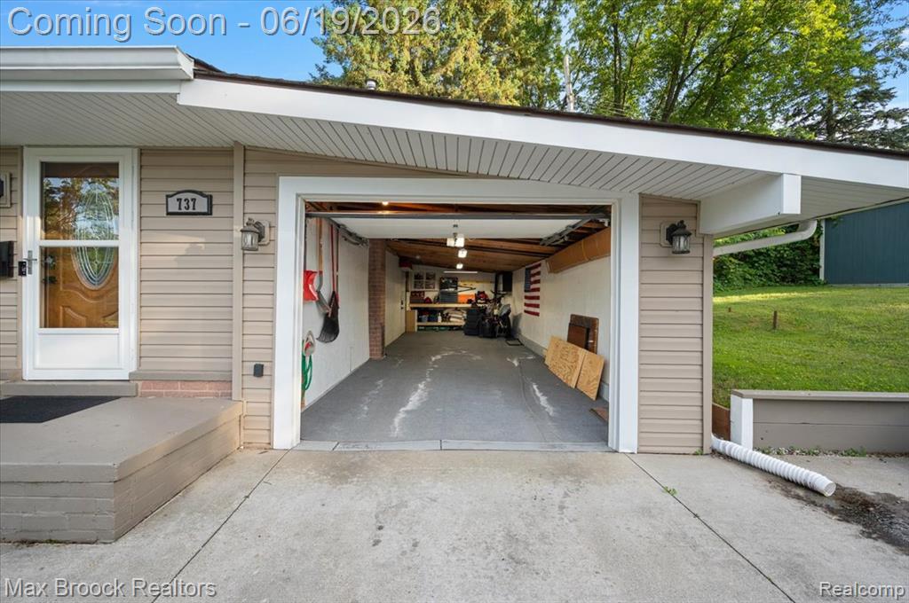 737 Panorama Drive, Milford, MI 48381 — Photo 36