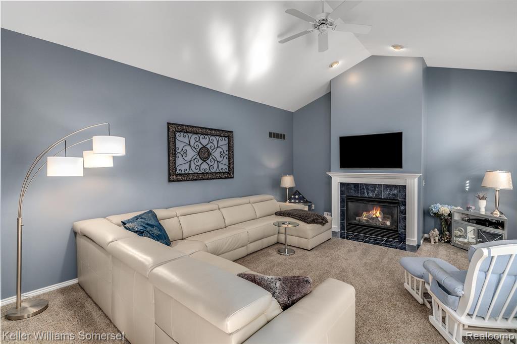 55328 BELMONT Drive, Shelby Twp, MI 48315 — Photo 18