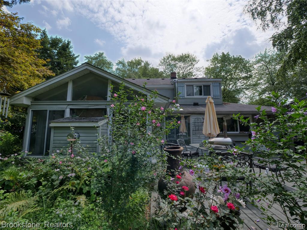 7146 ARROWOOD Drive, West Bloomfield, MI 48324 — Photo 38