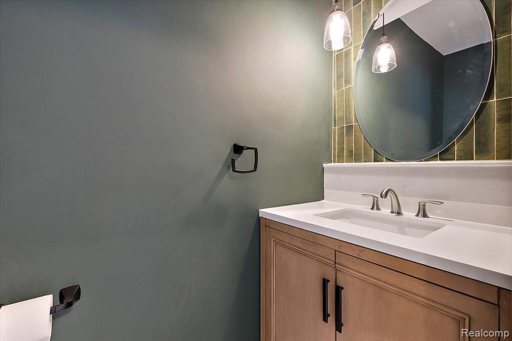 776 W LINCOLN Street, Birmingham, MI 48009 — Photo 15