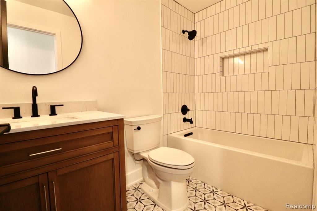 521 MULBERRY Street, Wyandotte, MI 48192 — Photo 9
