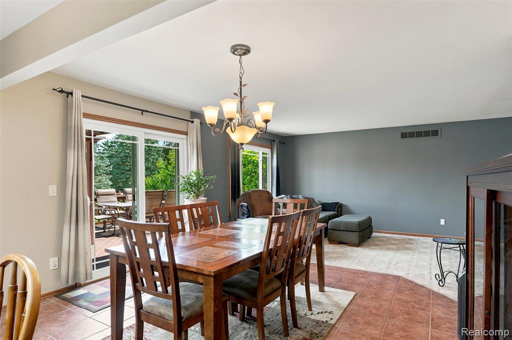 10780 Oxbow Lakeshore Drive, White Lake, MI — Photo 12