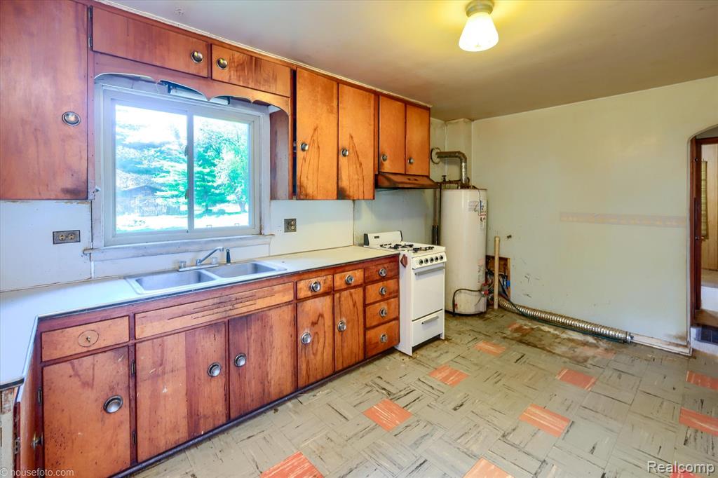 4425 West Street, Leonard, MI 48367 — Photo 12
