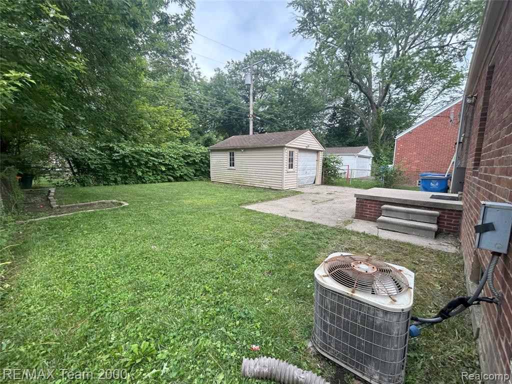 8306 GRAYFIELD Street, Dearborn Heights, MI 48127 — Photo 16